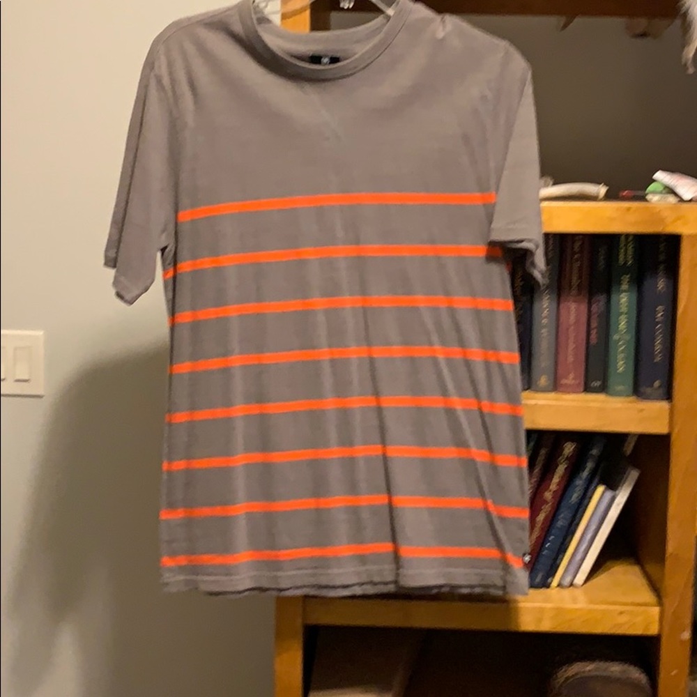 Men’s size medium short sleeve shirt
